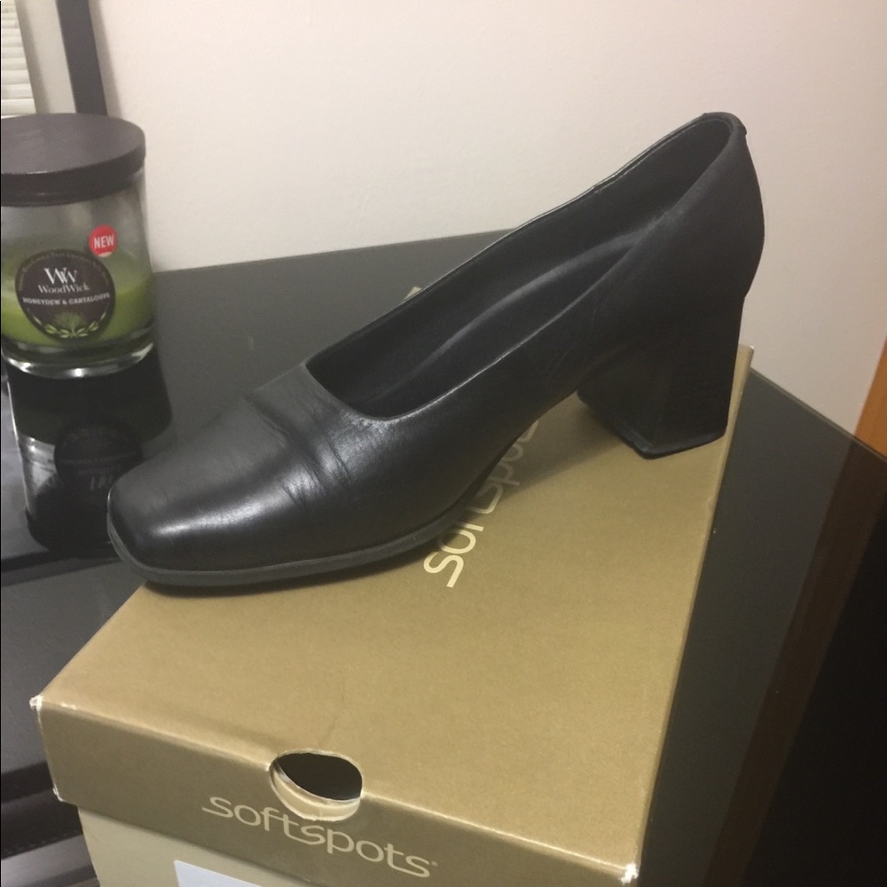 Ladies pair of black leather shoes